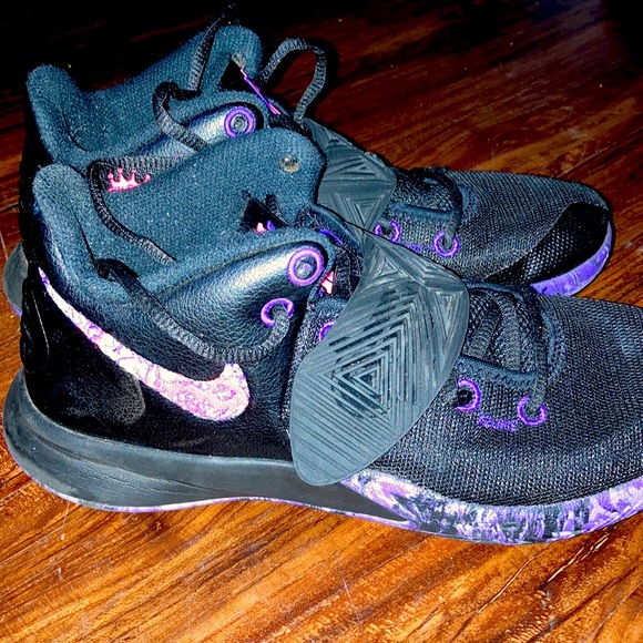 Kyrie flytrap 3’s - Picture 2 of 2